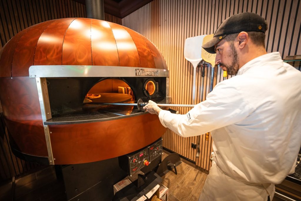 44 Chill Out Paris : réalisation SOPRO, four à pizza professionnel