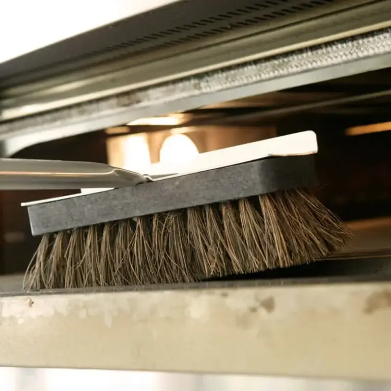 Brosse Lilly Codroipo pour nettoyer la sole du four à pizza