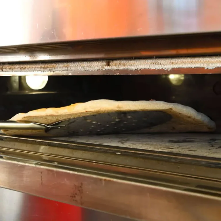 Pelle pour tourner la pizza dans le four, Lilly Codroipo