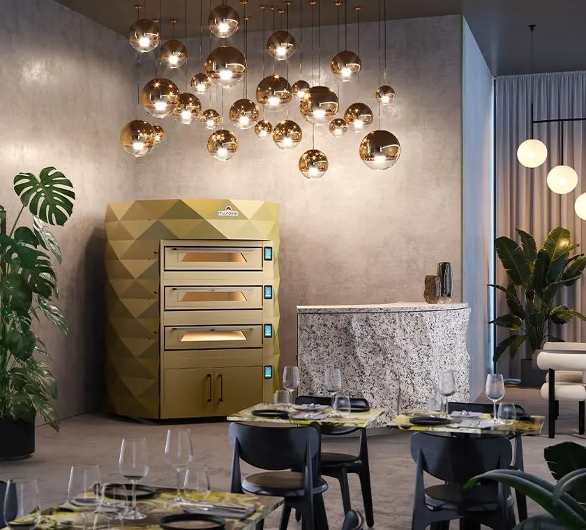 Four à pizza électrique modulaire Italforni Diamond à trois chambres, finition dorée, dans une salle de restaurant
