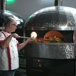Four à pizza Marana Forni Rotoforno Classico en pizzeria, vue 3